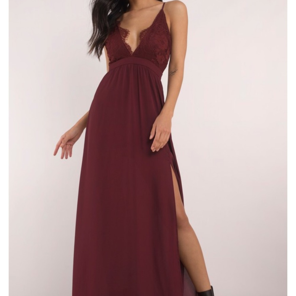 TOBI Opposites attract wine lace maxi dress